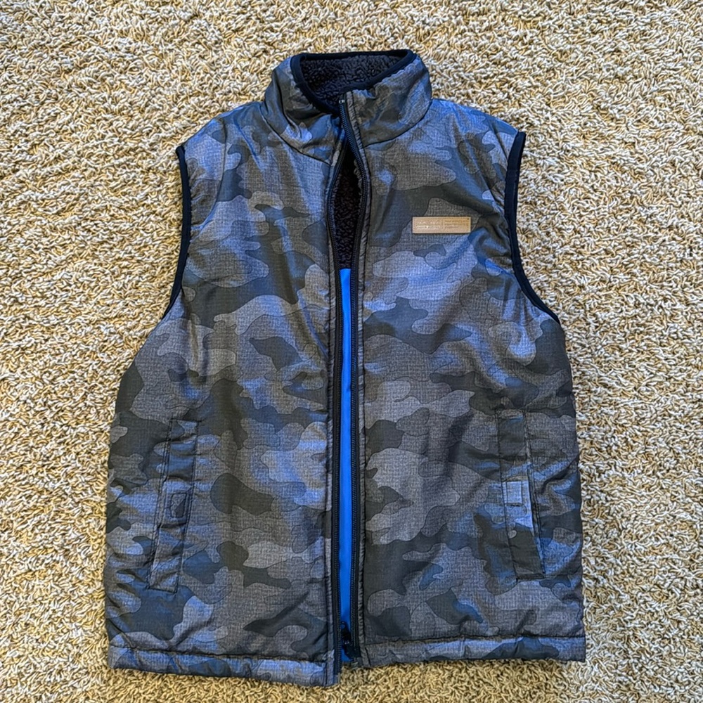 Convertible puffer vest camo/ blue size Large (10-12)
